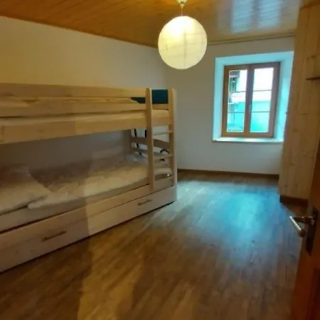 Apartment Centre *